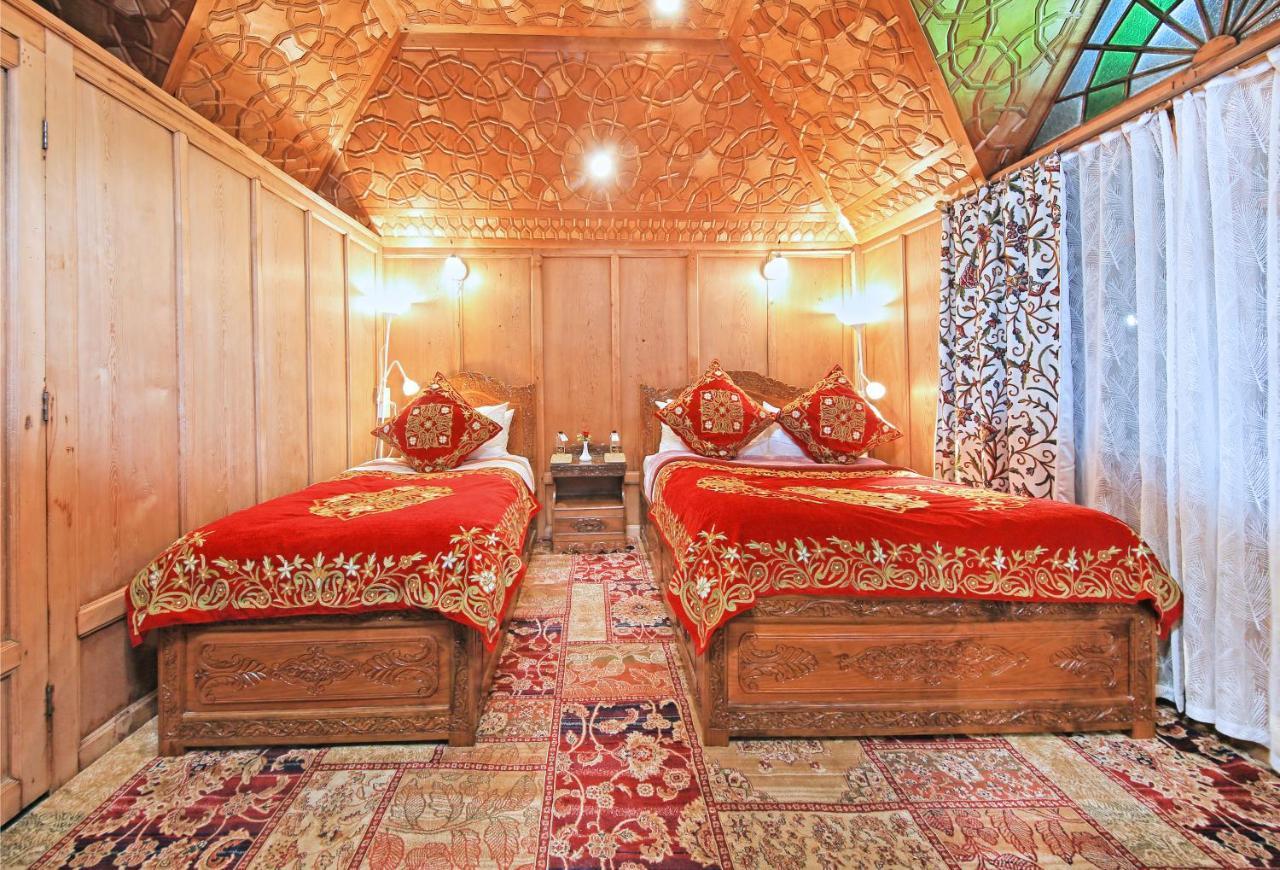 Kolu Group Of Houseboats Hotell Srīnagar Exteriör bild