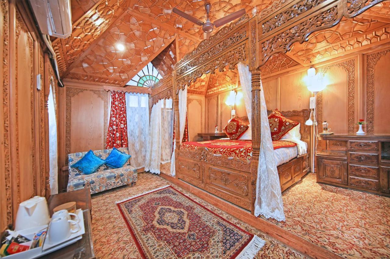 Kolu Group Of Houseboats Hotell Srīnagar Exteriör bild